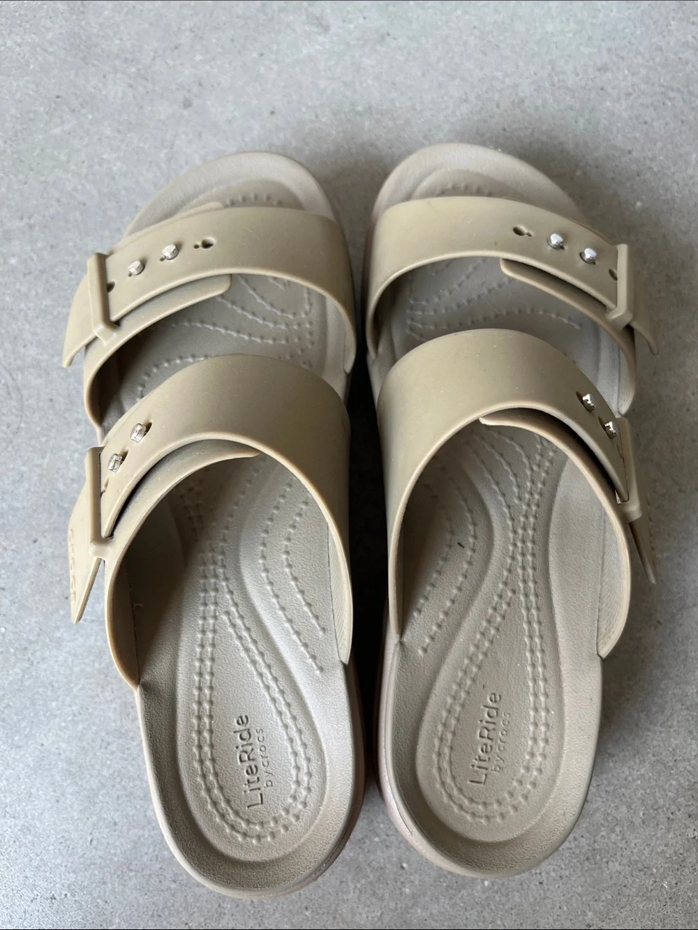 CROCS Women's Brooklyn Buckle Low Wedge SIZE 5